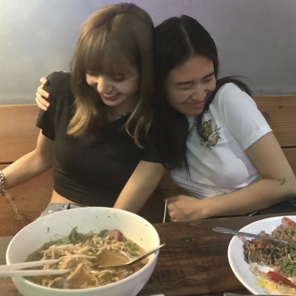 how it feels like to be lisa's friend, a very painful thread.