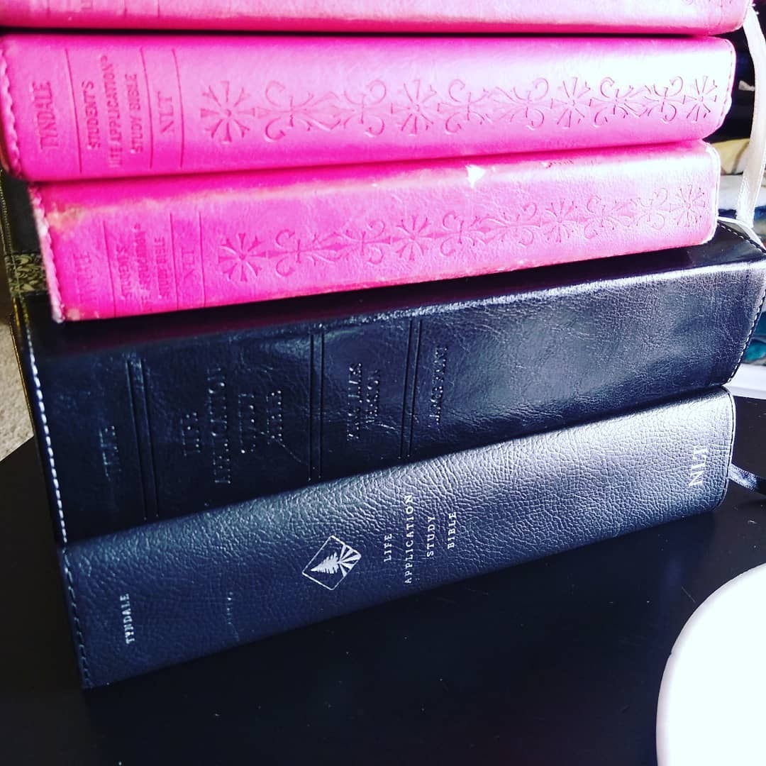 NLTverse's tweet image. 📷: @bible.pray.2019

Love Bible stack photos so much!! Thank you @bible.pray.2019 for sharing yours! It's amazing!!

We'd love to see your Bible stack photo Please use #NLTBible

#NLTBible #lifeapplicationstudybible  #studybible #BibleStack #tyndale #tyndalebibles