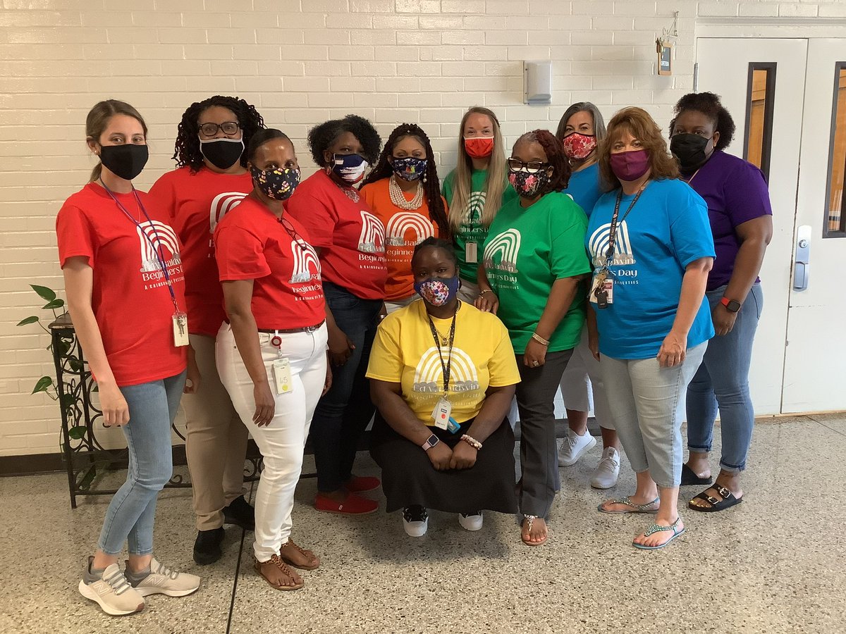 EdVBaldwin's tweet photo. Beginner’s Day fun! “A rainbow of possibilities.” 🌈 #baldwinstrong #beginnersday @CCSSuptConnelly @CCSElemEd https://t.co/JewdXT94ru