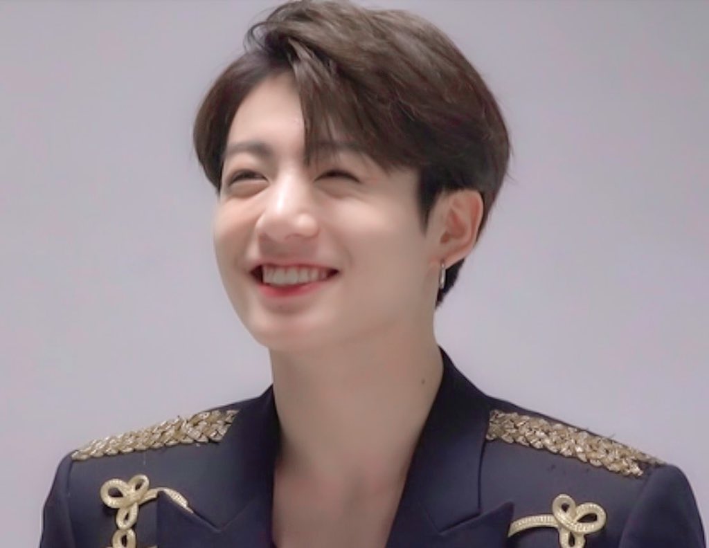 เดือนใหม่แล้ว ! ขอให้ทุกคนมีความสุขและมีรอยยิ้มที่สดใสเหมือนน้องจองกุกเลยนะคะ