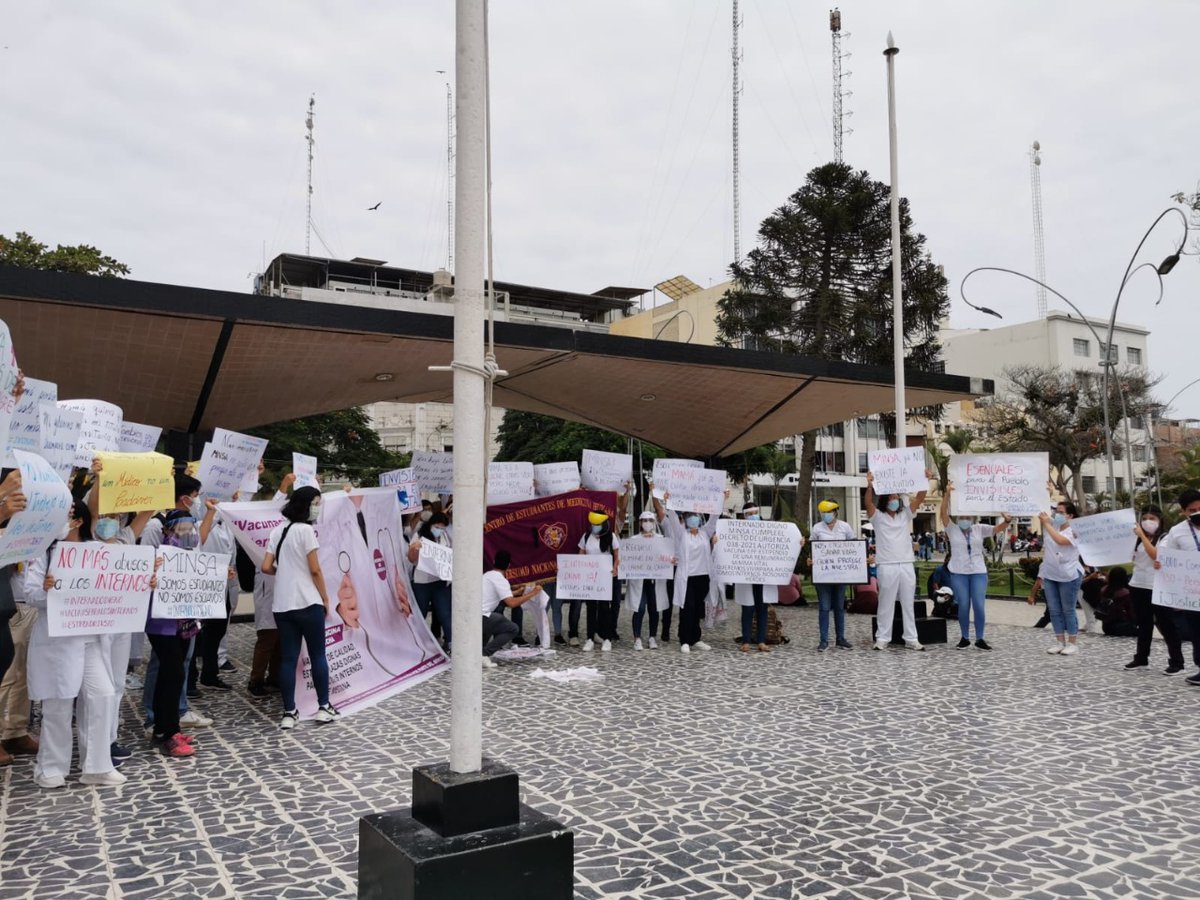 FEPEMH_'s tweet photo. 🟣 Desde Chiclayo, 

Los internos unidos exigiendo un cronograma de vacunación, EPP, seguro y estipendio para un #InternadoDigno

@Minsa_Peru 
#LeyInternadoYA https://t.co/44ZSjWkGfz