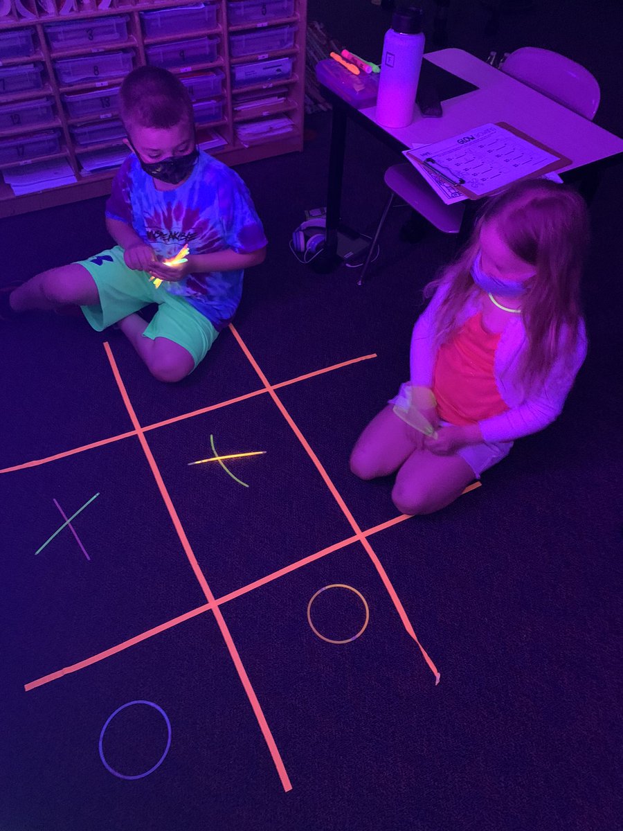 bookWCES's tweet photo. GLOW MUCH FUN IN 1ST GRADE! #wolfcreekadventures #favoriteday https://t.co/ymTw0Eriqz