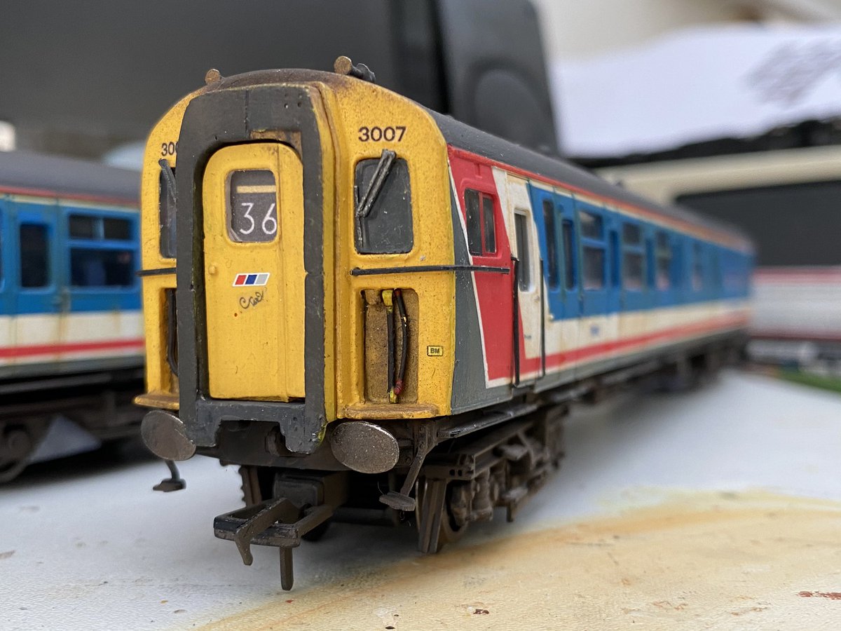 NSE_Latchmere's tweet photo. Almost off the workbench... 
En-route to Reading. 
Old NSE style. (Yes. My br logo fell off!! Oops!). #Class423 #Vep @hornby VEP. #TMRGUK https://t.co/aMSgr221Fp
