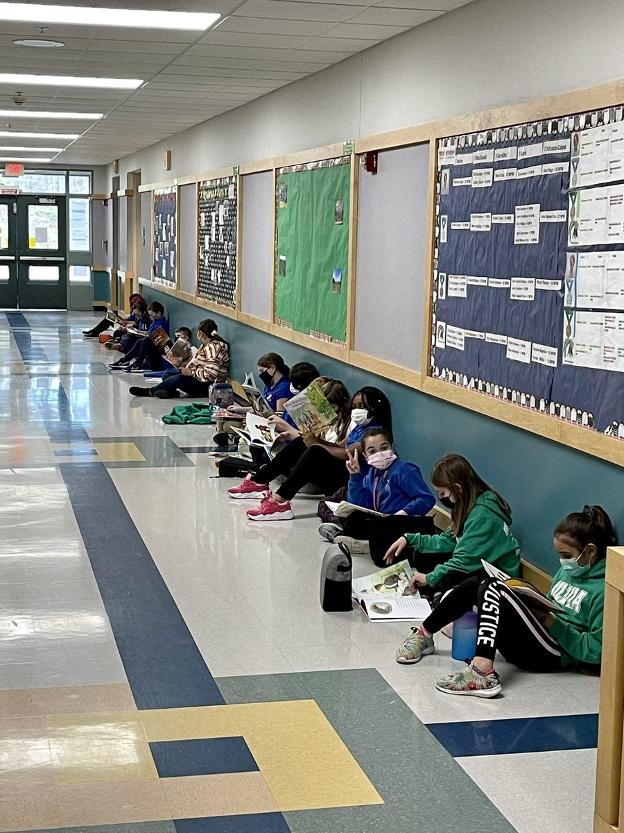 frps_Silvia's tweet photo. What does a culture of reading look like? Well it includes student choice in what they read and stealing small moments to read (i.e. while waiting your turn during bathroom breaks) @donalynbooks @FRPSsupt #FosterALoveForReading https://t.co/bK1rAMKRit