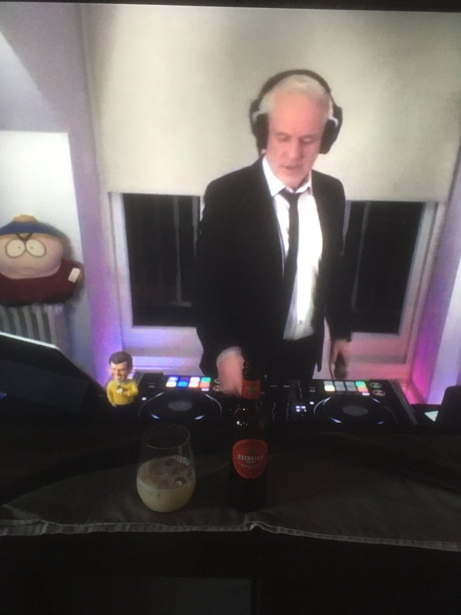 Adders178's tweet image. Can’t make tomorrow night @ChrisMoyles so we’re reliving NYE tonight instead!!🍸🍻