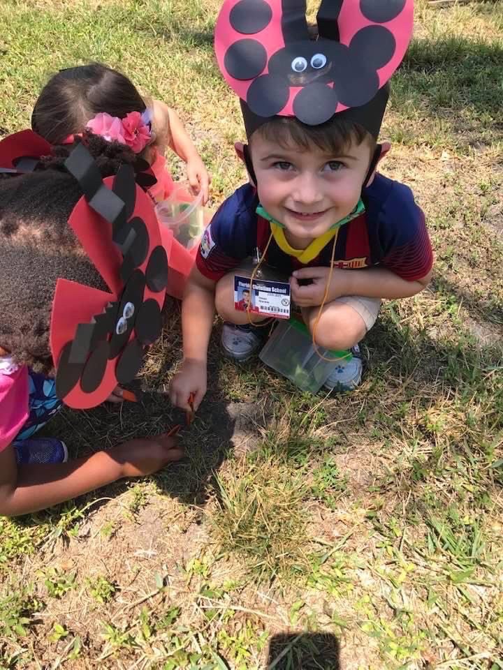 To end their unit on Insects, our little ladybugs and dudebugs walked around the campus collecting insects! Can everyone say roly-poly? #fcs4life #4K #FCSPatriots #LittlePatriots