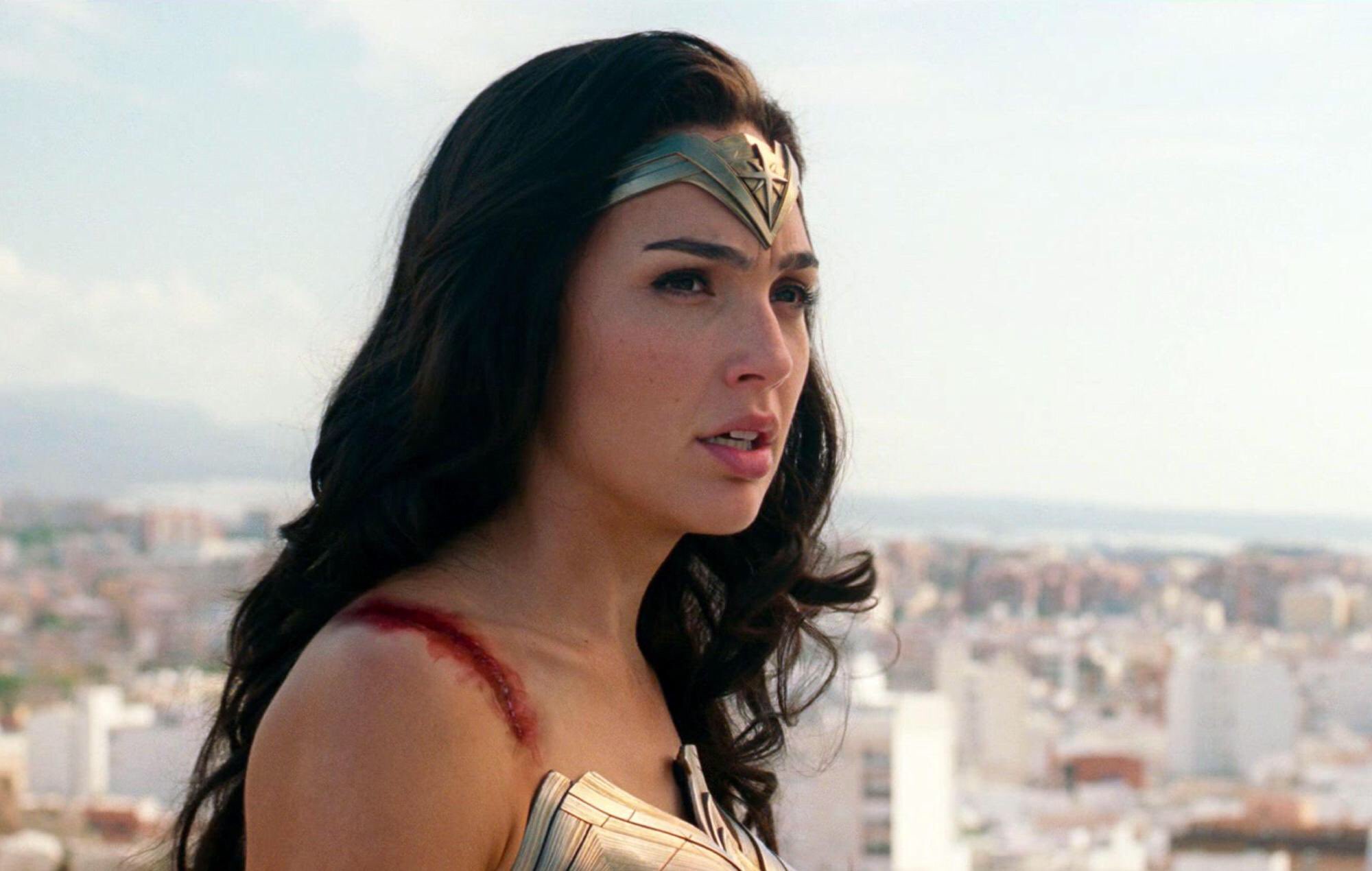 Happy birthday to Wonder Woman herself Gal Gadot! 