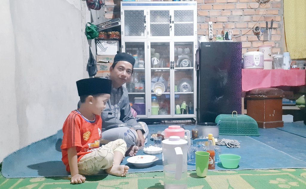 KmsChairudin's tweet photo. Ya Allah dengan tulisan ini, ku hanya memohon di hari lahirku ini mendapat jalan menuju ridho mu. Seperti kasih sayangmu kepada Rasul Mumammad SWT. Di setengah umur ku ini engkau dapat memberikan keluasan segalanya menuju surgamu. Amiin.

#rhamadhan1442h
#harilahir 
#bulansuci https://t.co/TpOdrEnK58