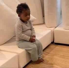 Person wey I collect im Babe don dey post camo and pistol since morning.......am I safe laidis!