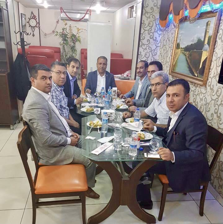 Her Kardeş, dost olmayabilir ama,
Samimi dost, her zaman kardeştir...