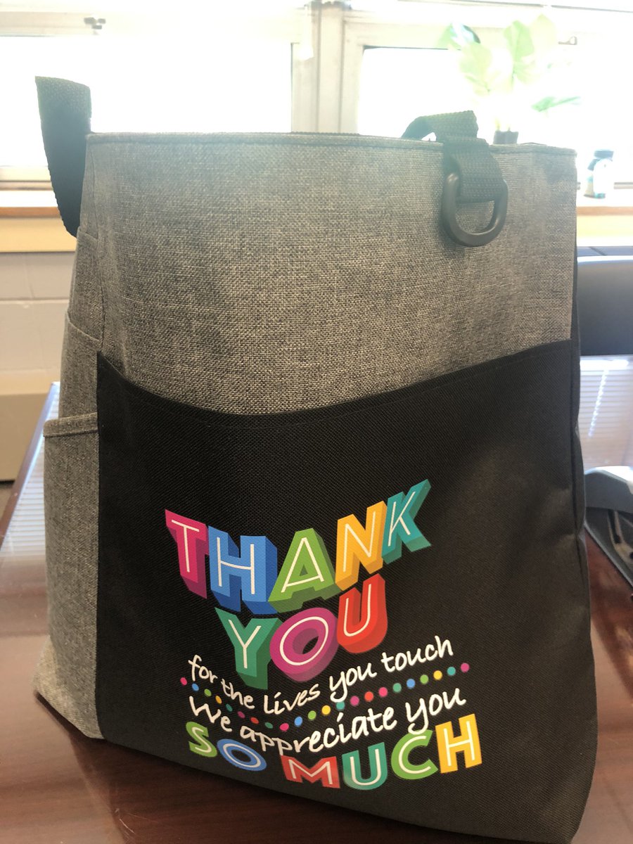 LZataveski tweet media