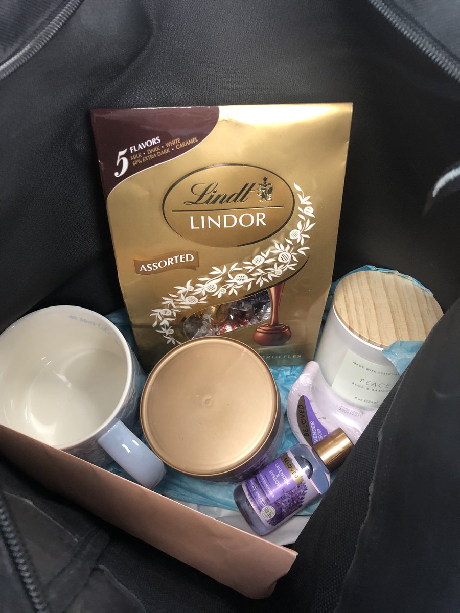 LZataveski tweet media