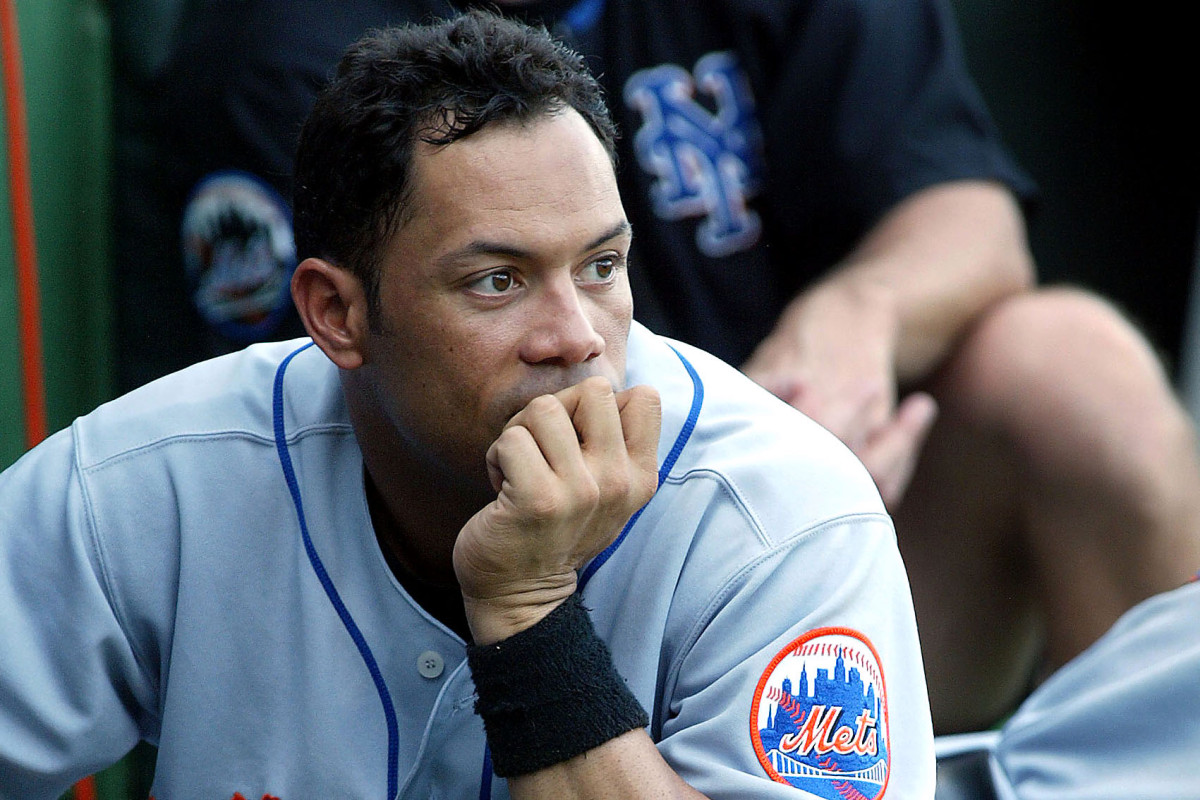 Roberto Alomar exiled by MLB after sexual harassment claim