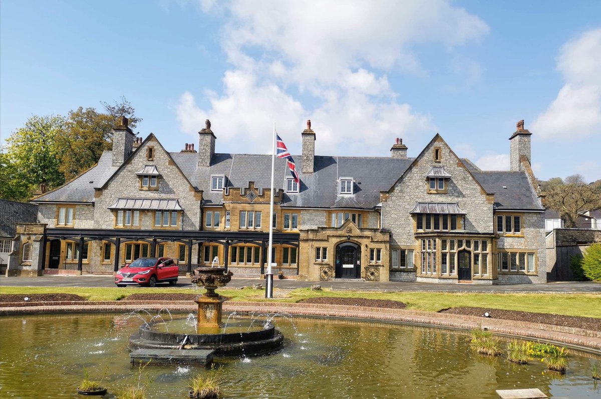 katiowuk's tweet photo. Our home for the next few days 🥰 Thank you so much to @firefighters999 for accommodating us for a much needed break for @grimesy999 🙌🔥🚒 #firefighterscharity #firefamily #restandrelaxation https://t.co/MetaE1Ys9B