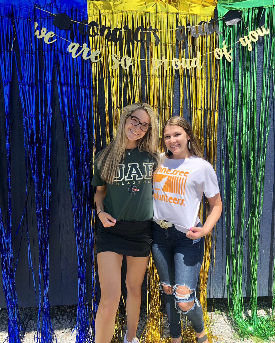wcsIHScounselor's tweet photo. We had so much fun celebrating our graduating seniors outside in the 🌞! #Classof2021 🎓 https://t.co/9zlX7epozC