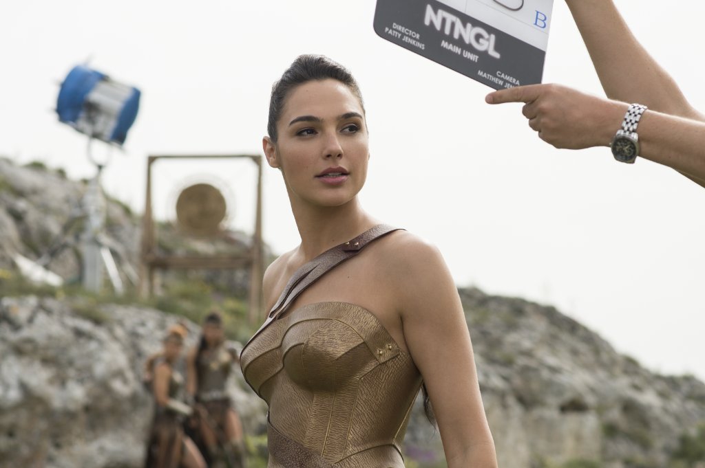 Happy birthday @GalGadot! We hope it's ✨wonderful✨ 👑