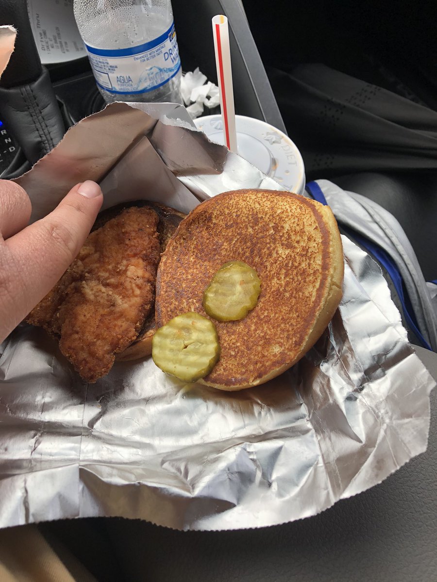 Msymphonic1's tweet photo. @McDonalds what the hell is this? Your new chicken sandwich was a chicken strip the size of my finger. Lol. I should’ve spent the money on 3 Mc chicken and 3 McDoubles. https://t.co/7kx2ufrtXt