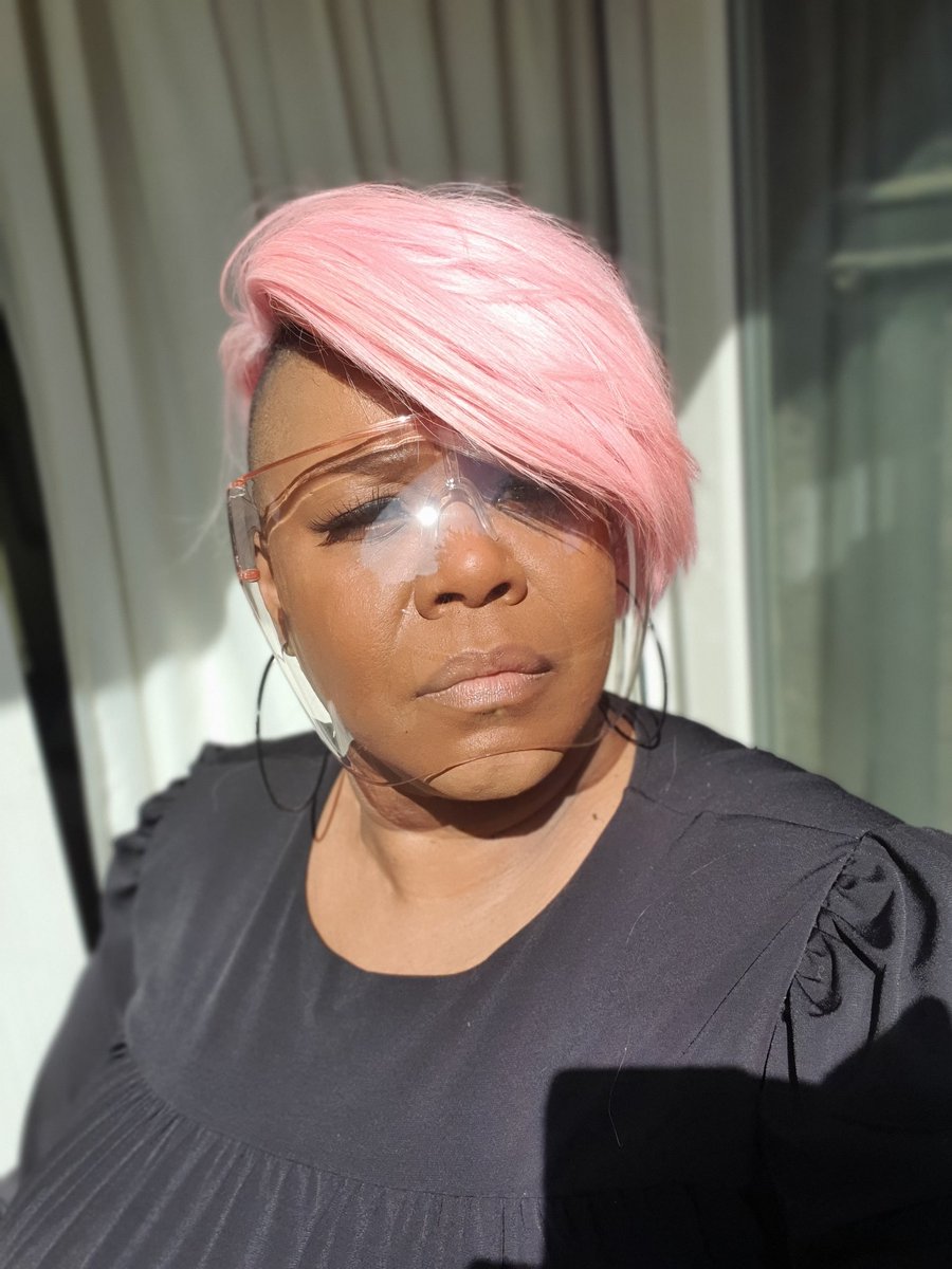 My son has point blank refused to walk "on road" with me if I wear this... 😂
I love it! 
@gogg_shield_official in Rose, what do you think? I'm curious to know...
Be kind but be honest...To find out the look my son much preferred check out my blog... ShanaDawnLewis.com/blog