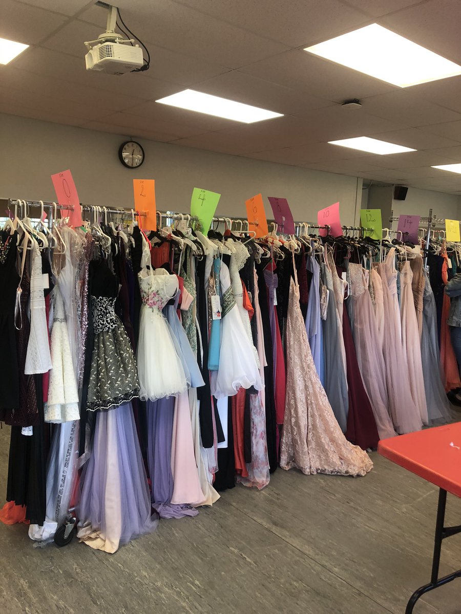 LindsayLCSW's tweet image. Great 1st day of Keyport Closet. Any Keyport students in need a dress. Contact me. We were lucky enough to get dresses from Mustillo’s in RB &amp;amp; Cinderella’s Closet. We are so thankful. What a wonderful donation. @_khsprincipal @Keyport_GUID @_khsprincipal @mustillos