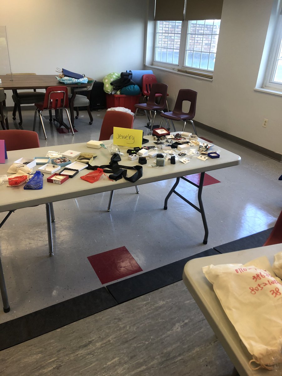 LindsayLCSW's tweet image. Great 1st day of Keyport Closet. Any Keyport students in need a dress. Contact me. We were lucky enough to get dresses from Mustillo’s in RB &amp;amp; Cinderella’s Closet. We are so thankful. What a wonderful donation. @_khsprincipal @Keyport_GUID @_khsprincipal @mustillos