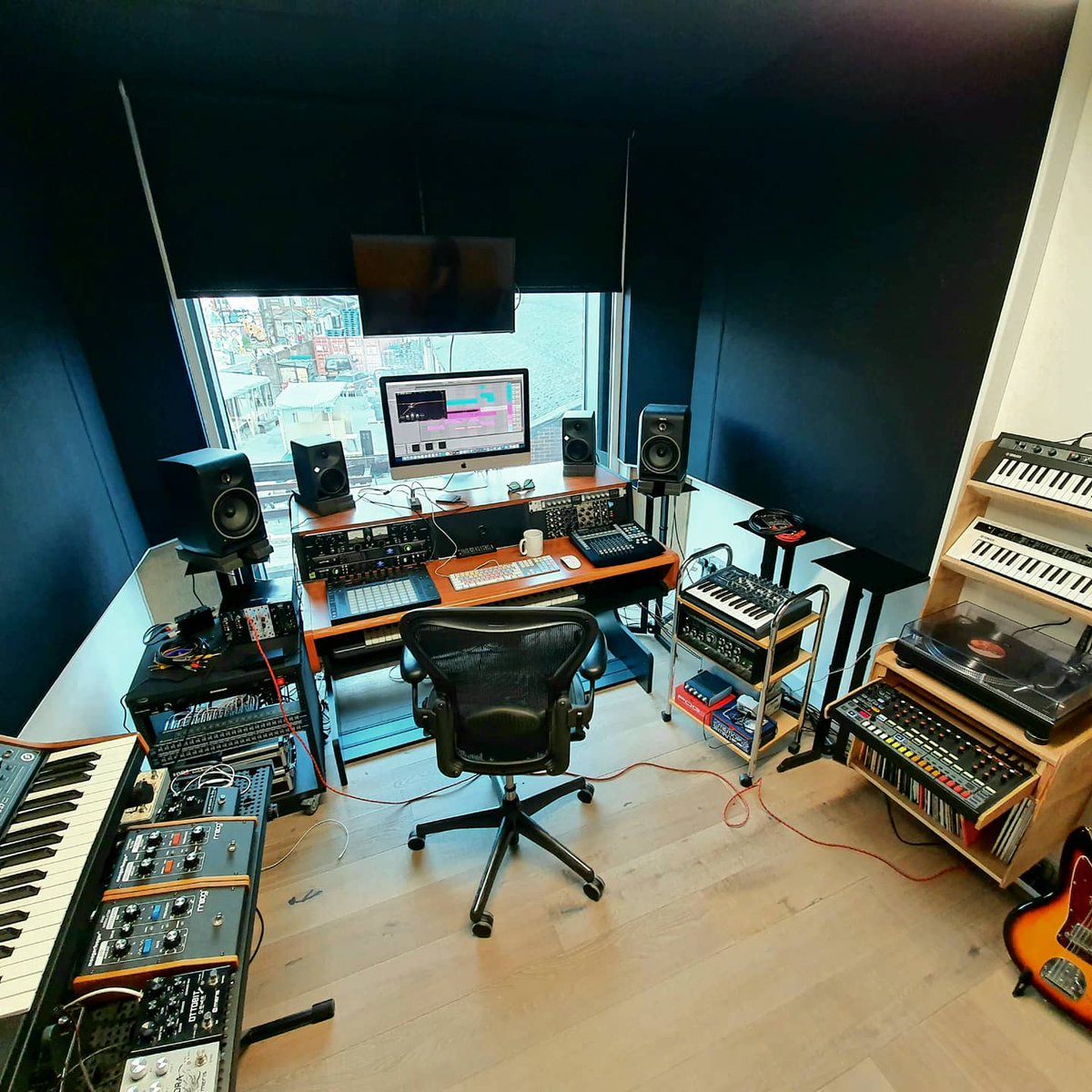 SlowGlassStudio's tweet photo. A happy tenant settling into his new room @urchinstudios - a small bespoke cabinet to complement our room design and build.
#urchinstudios #slowglasscreative #slowglass #recordingstudiobuild #recordingstudiodesign https://t.co/UwzpLVNgZf