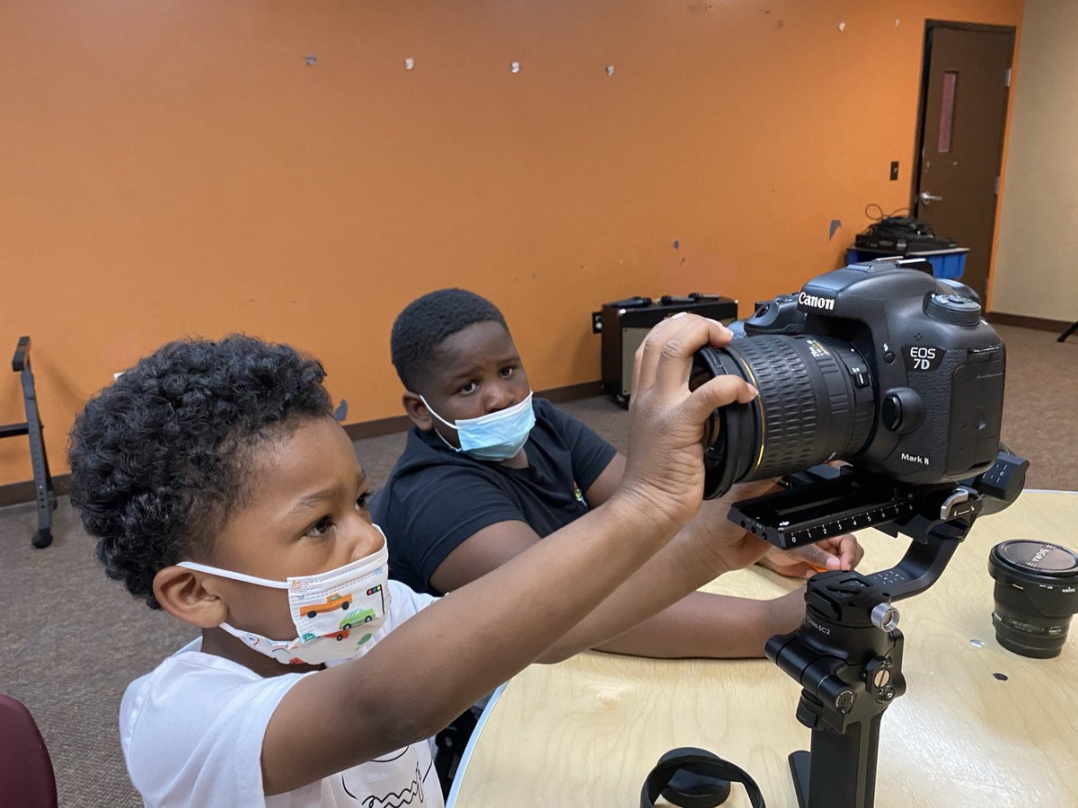Reedsrefuge's tweet photo. The students in the Photography Class at Reed's Refuge are very serious as they put together cameras. With a strong urge to accomplish this task, they are putting very much effort in doing so!#reedsrefugecenter  #aplacetobesomebody #believe #photographyclass https://t.co/FbXgd2aR2J