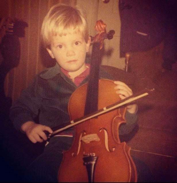 MilicaMusic22's tweet photo. Do you recognize this adorable boy with his cello?🥰
He was about 4 or 5 years old, where it all started!
Today, he's The Guitar Master!🎸⭐
But also, he writes songs and makes music. Versatile artist.
Much respect, Mr Unique!
@joelhoekstra13 💙🎸🌎

#BornToBeOnStage https://t.co/i7fHvH43mM