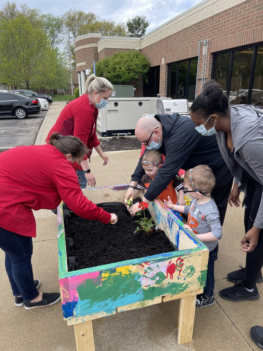 Sarah Clary tweet media