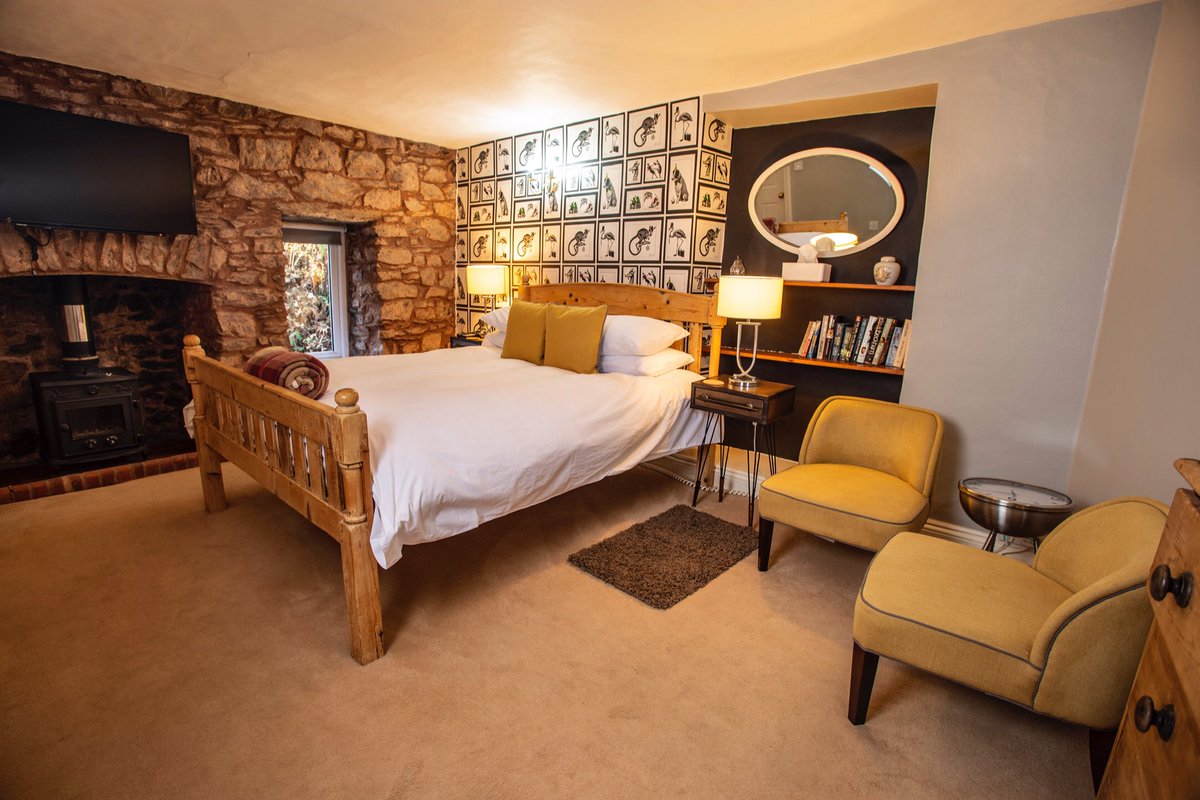 Only three weeks before we are open on Friday 21st May 😊 ... why not join us for a One Night Getaway £140 - for two people. Call 01984 623293 for availability.  Happy Friday everyone 🍾 🍺
#countrystyle #goodhotelguide #gourmetgetaway #epicureanclubuk