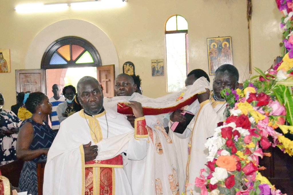 Orthodox_ug's tweet photo. HOLY FRIDAY EVENTS AT ST. NICHOLAS CATHEDRAL.
Procession with the Tomb of our Lord and Savior Jesus Christ popularly refered to as the way of the Cross. #holyweekug #easternorthodox https://t.co/H9XHpvpJfi