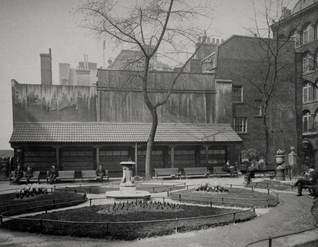 (4/12) Then, in 1898, Henry Gamble—a longtime friend of Watts—acquired the land which would later be called Postman’s Park. Watts suggested that the memorial be built there. Although there was resistance, construction began a year later after the necessary funds were secured.