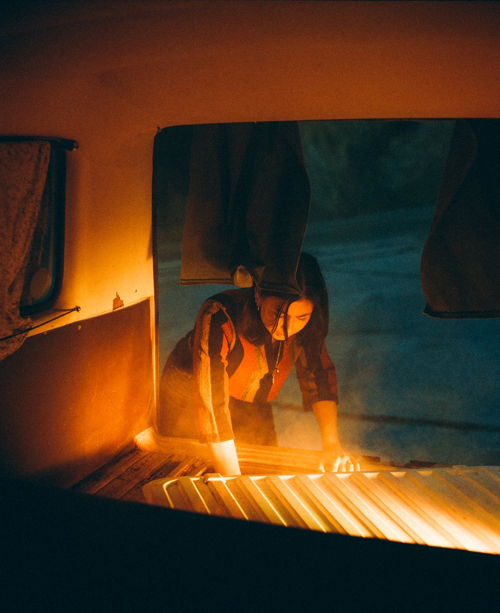 linusnhiscamera's tweet photo. roadside assistance ii.

portra 800 +1 stop. https://t.co/HOLBuRosBS