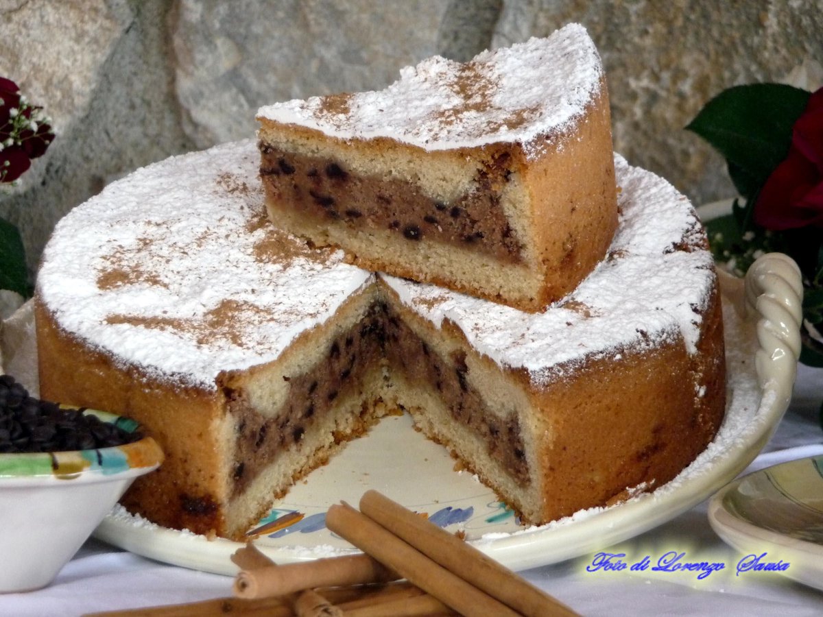 5. SFOGLIO POLIZZANOTypical of the Madonie mountains, the sfoglio is a soft cake filled with cinnamon and tuma cheese. And, of course, some candied fruit!