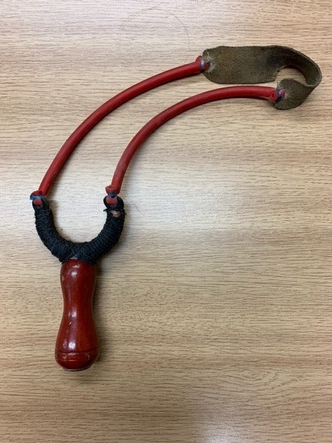 KentPoliceAsh's tweet photo. Having made off from officers and discarded items - a male in the #Stanhope area was swiftly caught by the #CSUTaskingTeam on cycle patrol ๐ฒ๐ฒ. An area search took place and his catapult was retrieved This is now in the capable hands of #Ashford ASB Officer #ZeroTolerance LJ https://t.co/YLyuSJUwPB