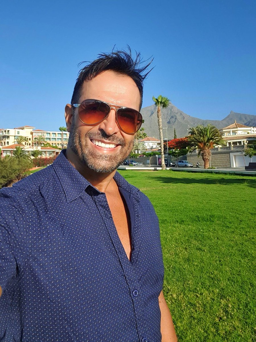 PabloMartinOfic's tweet photo. ¡Saludos, mi gente! Por aquí de vuelta al Twitter... ¿Cómo se presenta el finde?
#PabloMartinOfic #PabloMartin #director #telemundo #univision #actors #escritor #España #Canarias #Tenerife #venezuela #Miami #grancanaria #islascanarias #canariaslifestyle #tenerifesur #costaadeje https://t.co/M6FGr3KGcA