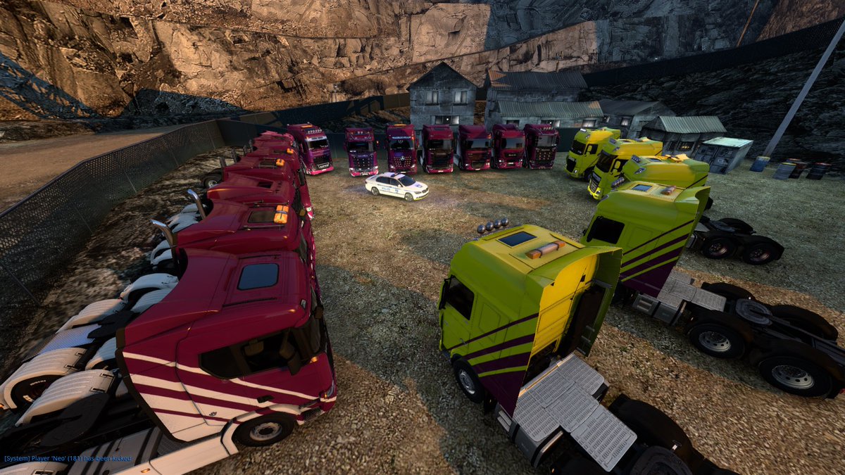 TBTrucker's tweet photo. Brilliant convoy with @VivaTrucking tonight! https://t.co/wpyvOwjvDX