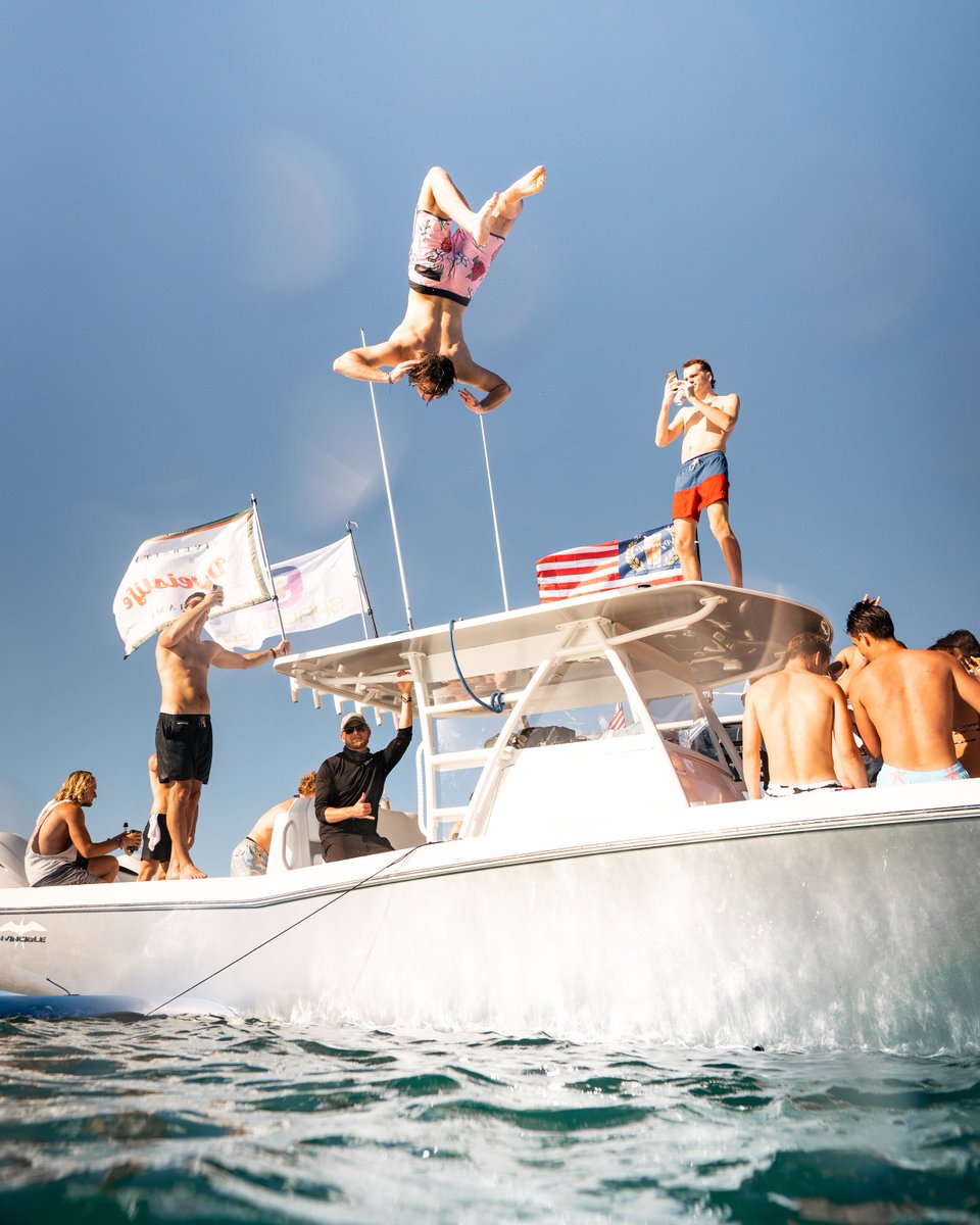 Here's to an Active weekend 🍻 

<a href="/dyeislife/">Dyeislife</a> @kangacoolers
#crispcleancrushable #islandactive #activelifestyle #thecleanchoice #88calories #fitness #fitlife #fitspo #betterforyou