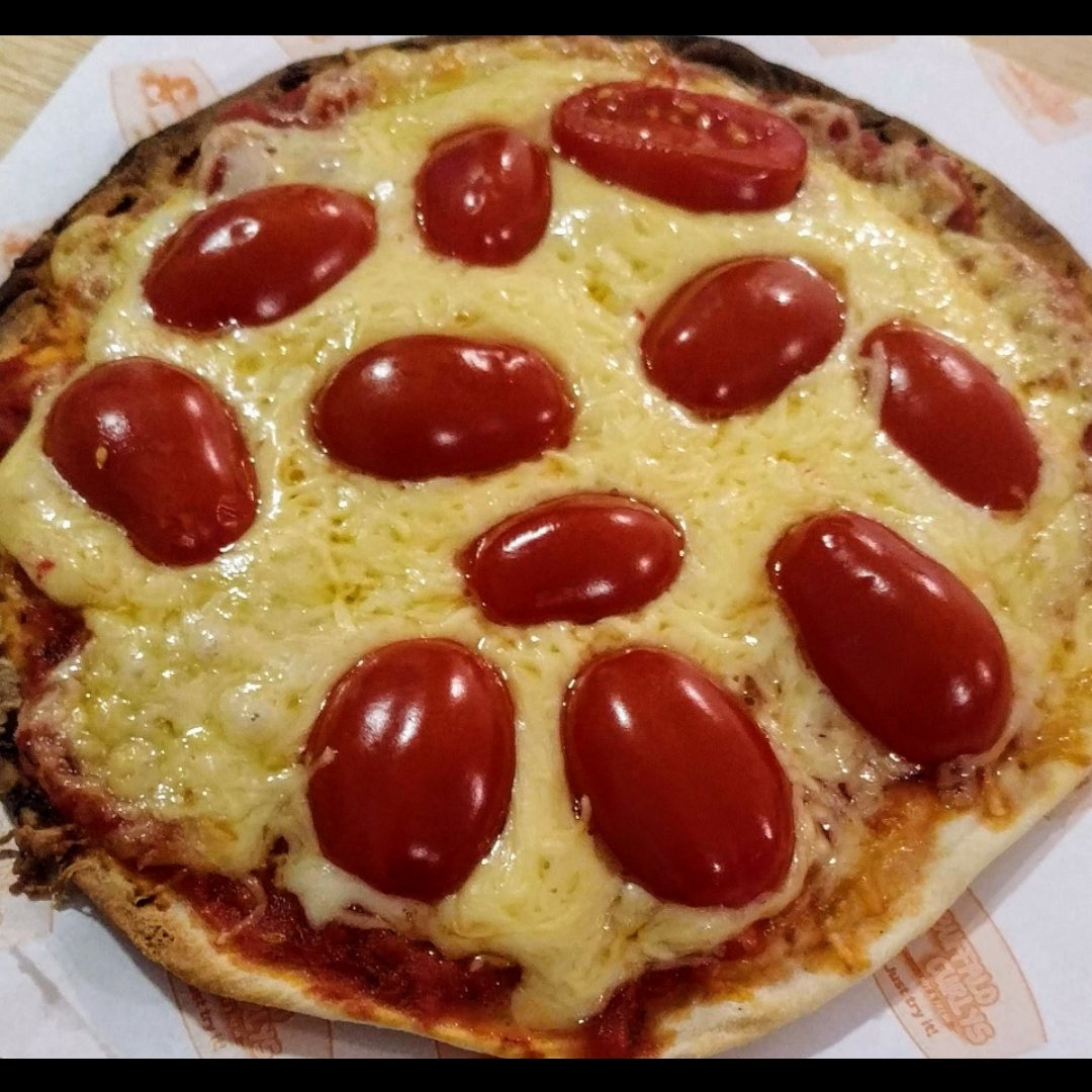 AdrianVeintimi4's tweet photo. En Enzo Pizza Artesanal, la pasión por la pizza se vive todos los días...
Disfruta nuestra pizza de 4 quesos y tomate.

🍕🧀🧀🧀🧀🍅

¡¡DELICIOSA!! https://t.co/WS0rb4ngjA