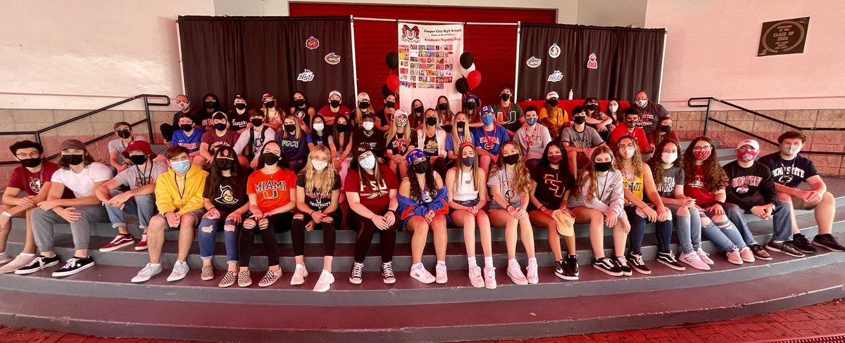VeraPerkovic_'s tweet photo. Academic Signing Day and #decisionday2021 for @cchs2021 at @CooperCityHigh We are so proud of our Seniors 🤩🤩 The future looks bright for our scholars 💡🌟#NextLevel #BetterMakeRoom #2getheras1 #CowboyPride ❤️🖤🤠 https://t.co/T00NHMdorH