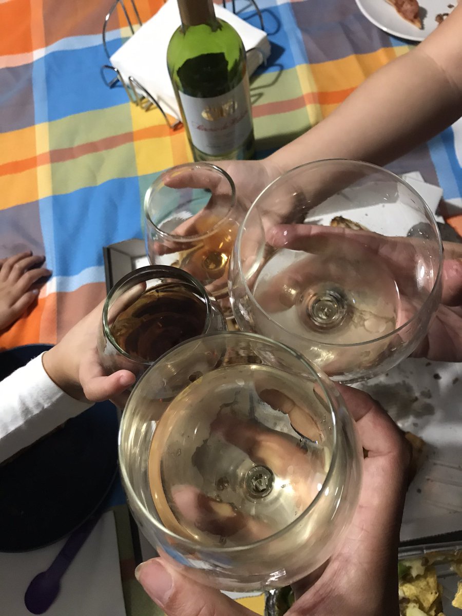 gabri_coria's tweet photo. Cuando una tarde de viernes se convierte en una cena maravillosa.
#martinenado #mitorera #estrellaquemeguia #miemejota #mifamilia https://t.co/bOR97Oohhr