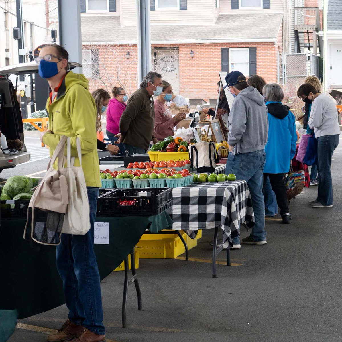 Lovers of local food rejoice, because tomorrow is the first Summer Morgantown Farmers Market downtown!  🥕 🌽 🍅 🥔

Read the full story here: loom.ly/I7bkAWk

#WhyWV #MorgantownLowdown #ExploreWV #ComeHomeWV