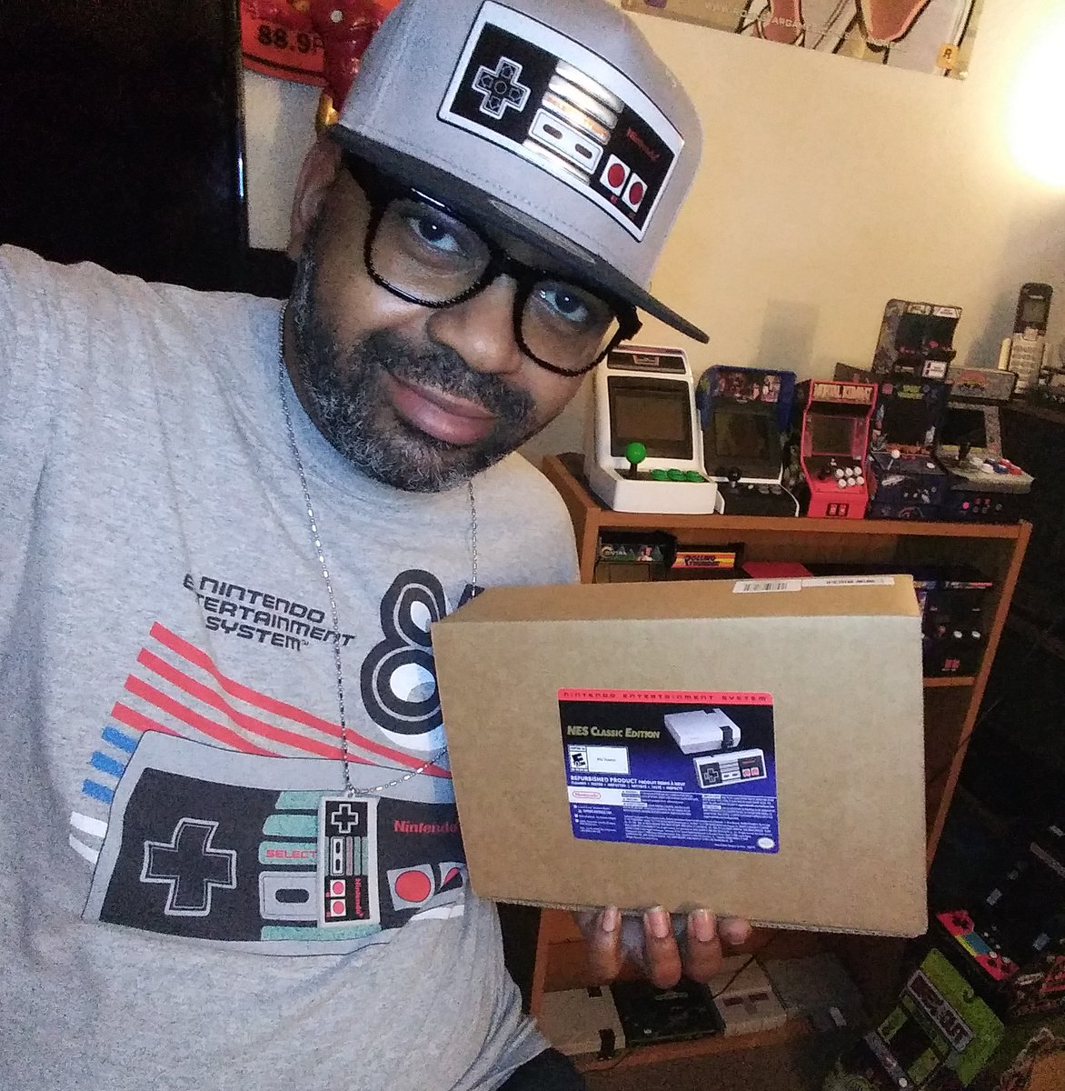 retrominis's tweet photo. Mail Day! @MISTAMARCUS Got his Refurbished NES Classic today!!! This is his 2nd Official NES Classic! He'll go Live later to Unbox this NES Classic and give his thoughts on if Nintendo has given up on Mini Consoles!! #RetroMiniConsoles #MiniConsoleCollector #Nintendo #NESClassic https://t.co/LPRUkDMBEW