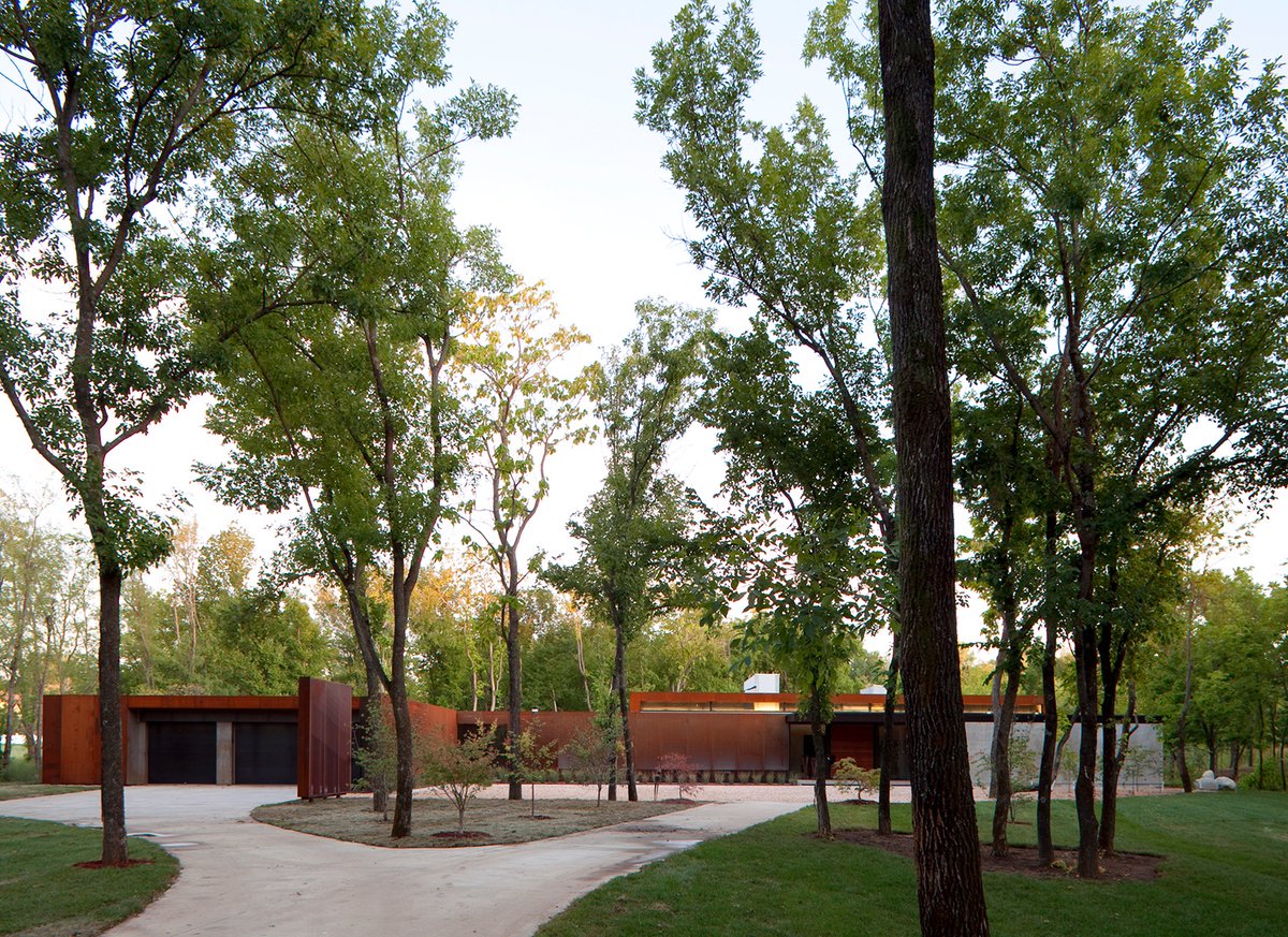 From rural plots, to urban neighborhoods, there is a thoughtful choreography between creating a home, and minimizing impact to its natural context. It's #NationalArborDay, and we're sharing a few homes where tall, mature trees were the star of the site.