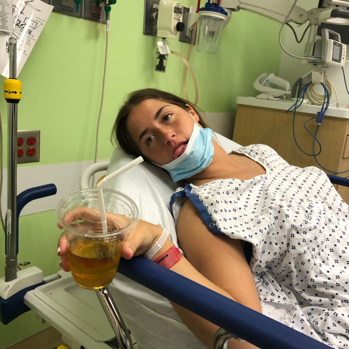 ChrisGramke's tweet photo. Nothing like an apple-Tini post op 🤣🤣🤣 #hardwareisout #ankl https://t.co/Yp2SO5G6wh