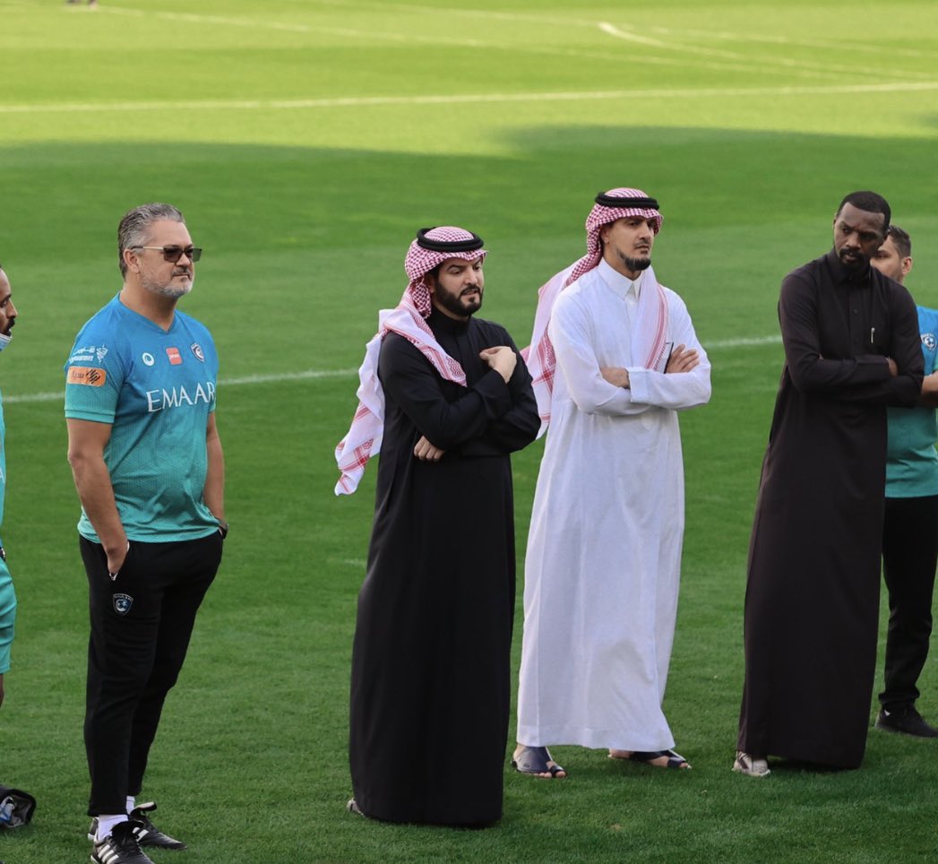 Alhilal593's tweet photo. هذي وجيه تقود أكبر نادي في القارة بالله معلم شاورما ورجيع الاتحاد والطفل المدلل للوليد فهد بن نافل ومخرج 17 وتبون الهلال يفلح اسأل الله العلي العليم رب العرش العظيم ان يلبس قلوبكم الذل والمرض مثل ما صار فينا بسببكم @fahad2 @14S3ud #الهلال https://t.co/BdmS65XhGr