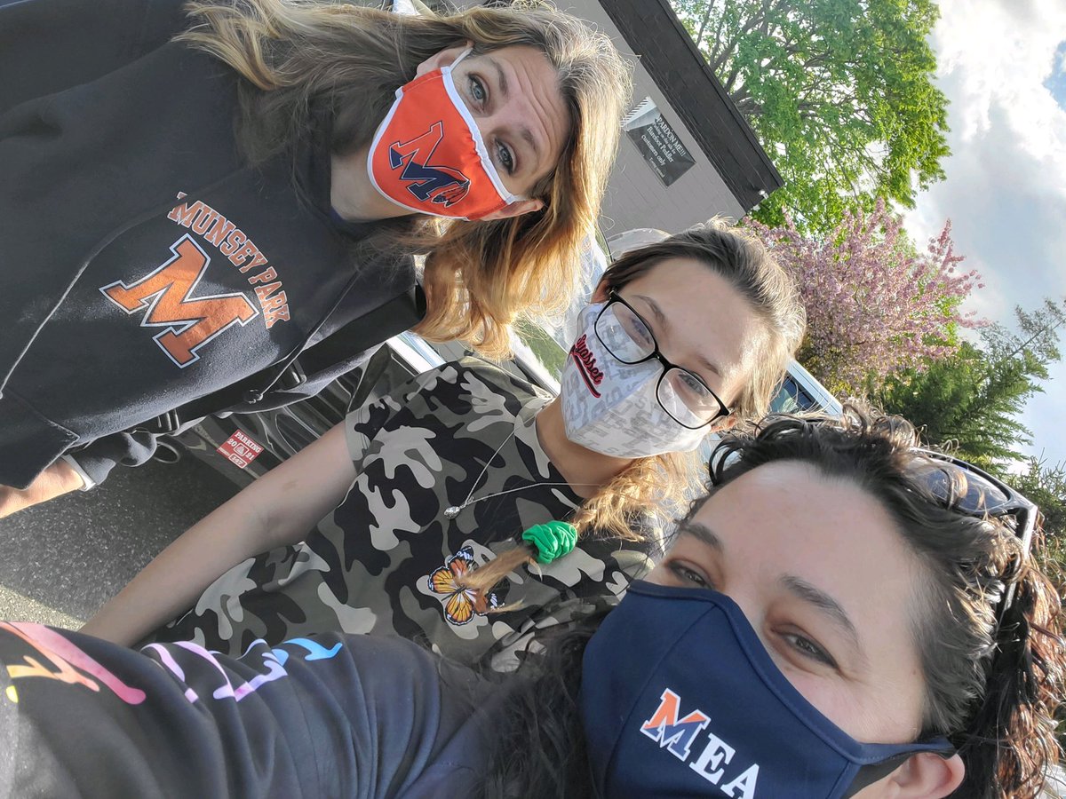 ManhassetTech's tweet image. 3 HACK Coaches, 10 teams, one mission. Teach kids to love Code. What a great competition and job we have. Now to celebrate... until next time @kidoyo @CodeMakeOwn #hackli #education #CodeConquest2021 @ManhassetUFSD @ManhassetSRTech @merolesi @syosset