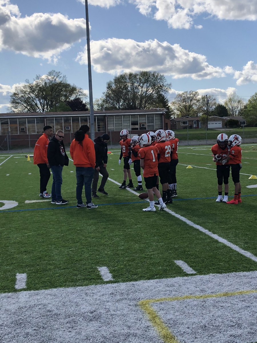 CSMwife1996's tweet image. 🧡🏈🖤 #represent #WeAreMassillon #NFLfun