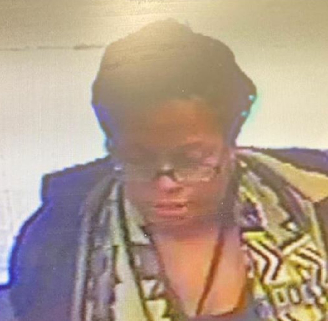 AntoineSpeaker's tweet photo. #missing 33-year-old Azara Graham and her 5-day-old child who have been #missing from their #Southwark home since yesterday afternoon? Last seen in the #Bermondsey area at 1520hrs. Officers are concerned for their welfare, please call 999 ref: 21MIS011809- @MPSSouthwark https://t.co/FP2OKr05dJ