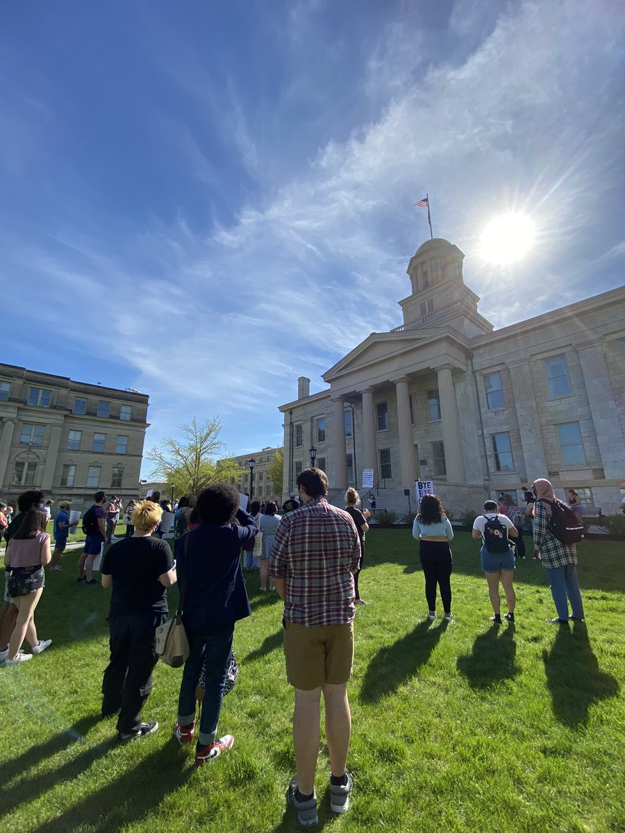 IAStudentAction's tweet photo. Bye bye Bruce 👋 (Thread) 

Students and the IC community deserve better! This is our school &amp; our city! https://t.co/mYi4SwaCE9
