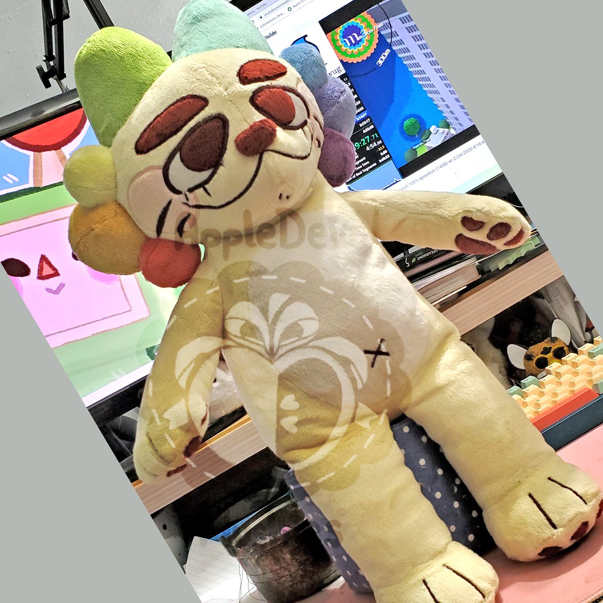 AppleDew_'s tweet image. All done! Sewing the last bits took much longer than expected, especially trying to get them as even as possible, but Taliscat is all done and ready for the one last check over! Moving onto the last plush in queue while I started prepping plushies for final photos and packing. 😊